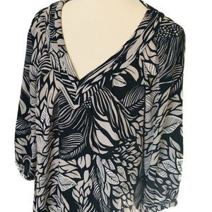 Banana Republic 3/4 Sleeve Floral V-Neck
